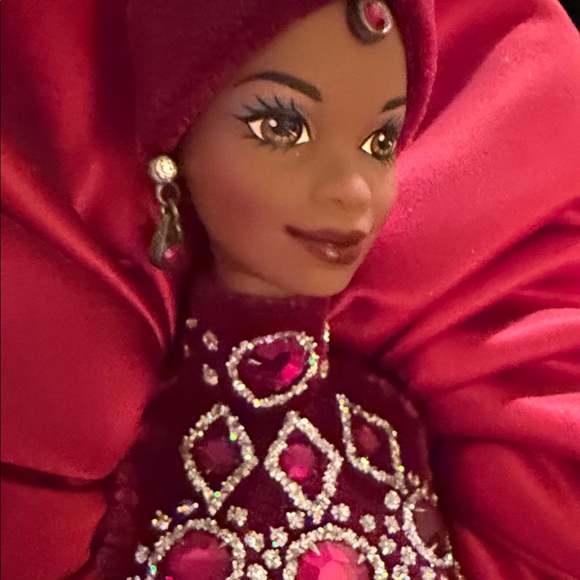 BOB MACKIE RUBY RADIANCE BARBIE - Picture 5 of 6